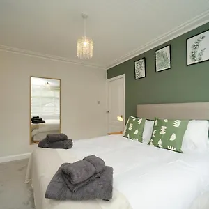 Holiday home Stunning 5 Bed House In Chapel Allerton, Sleeps 9, Leeds (West Yorkshire)